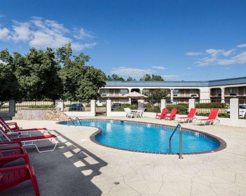 Econo Lodge Grenada image 30